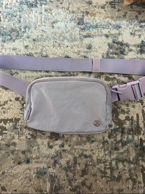 Lululemon Everywhere belt bag 1L
